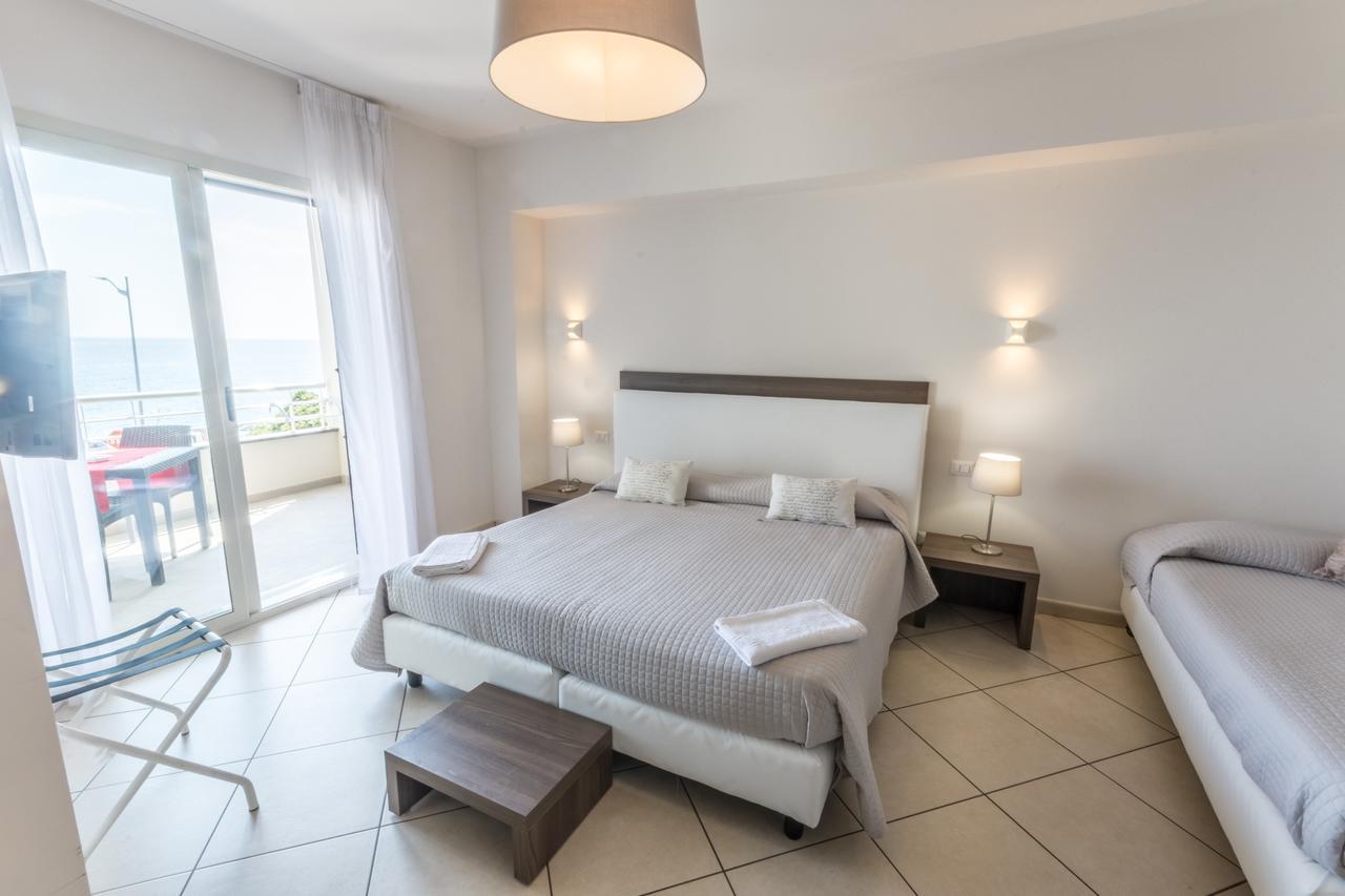 Bed and Breakfast Riva Del Sol Santa Teresa Di Riva Exterior foto